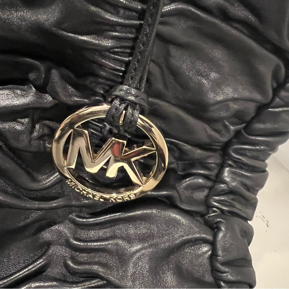Authentic NWOT Michael Kors scrunched leather - Picture 7 of 7